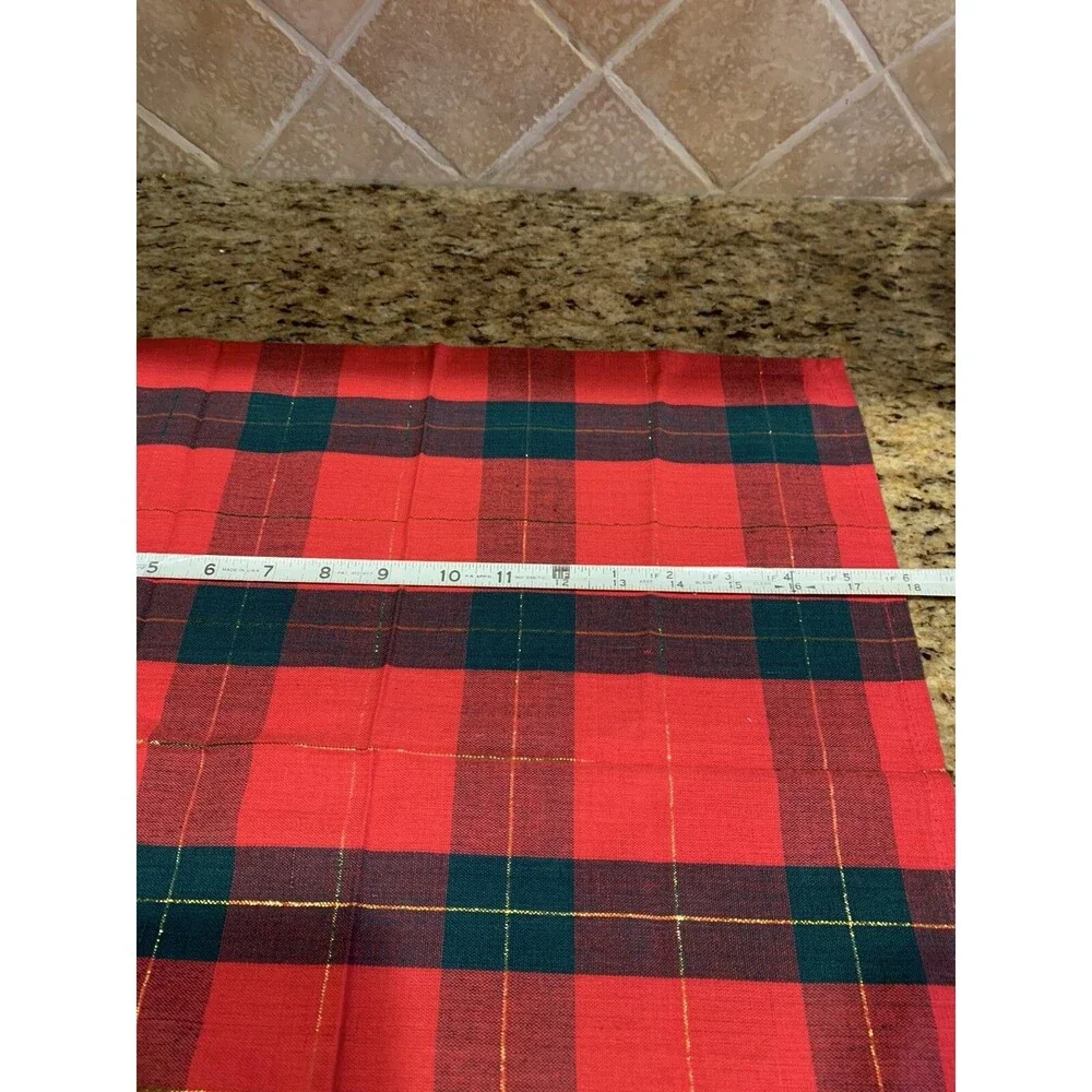 Red and green plaid W Gold Thread 97% cotton napkins 18x18 “ Unused NWOT